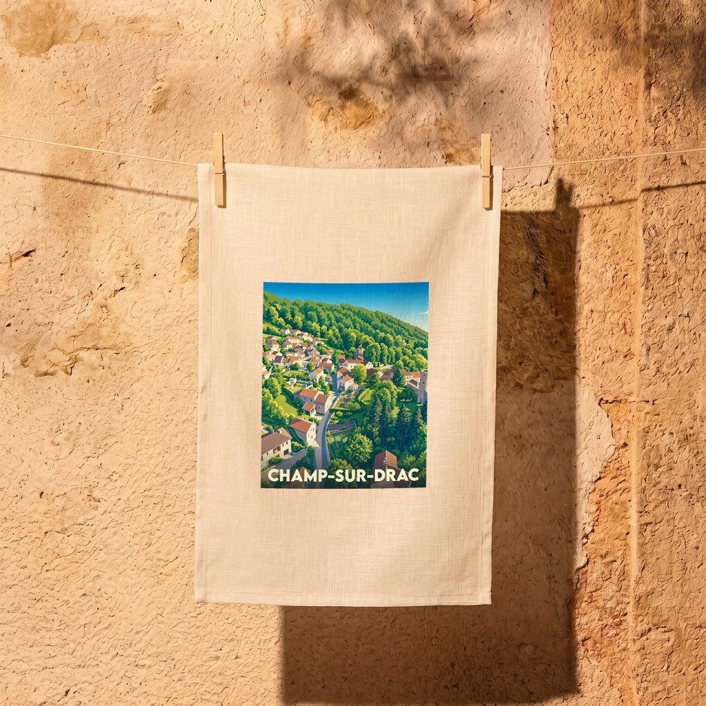 Torchon souvenir de la ville de Champ-sur-Drac illustré par un paysage de village vallonné.