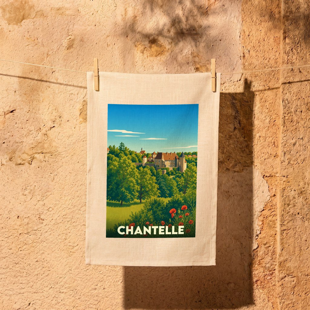Torchon de cuisine souvenir de la ville de Chantelle orné d'une illustration stylisée de son paysage et de son château.
