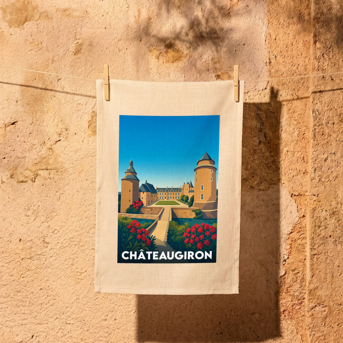 Torchon souvenir de la ville de Châteaugiron illustré par un dessin stylisé de son château médiéval.