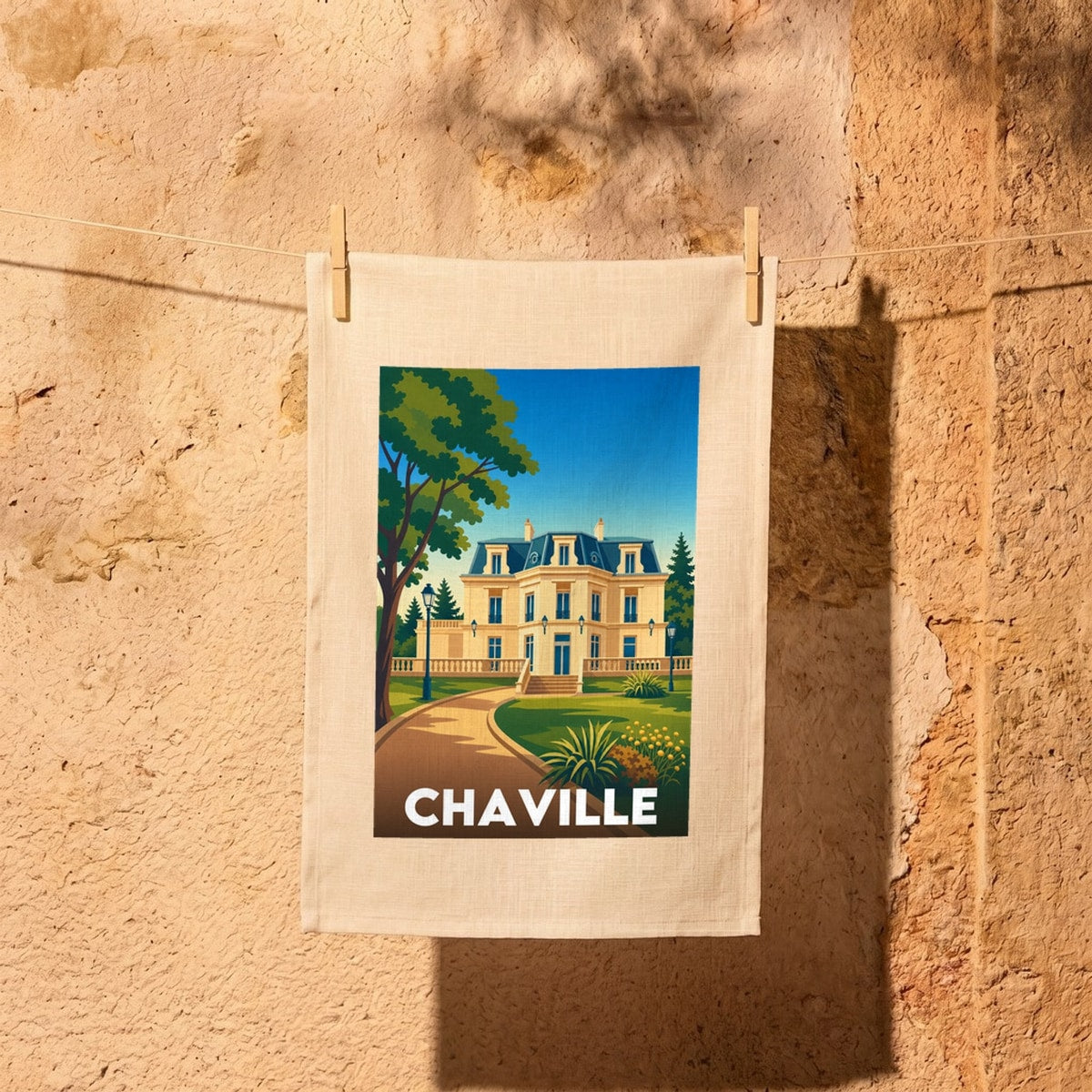 Torchon souvenir de la ville de Chaville avec une illustration stylisée d'une grande demeure classique.