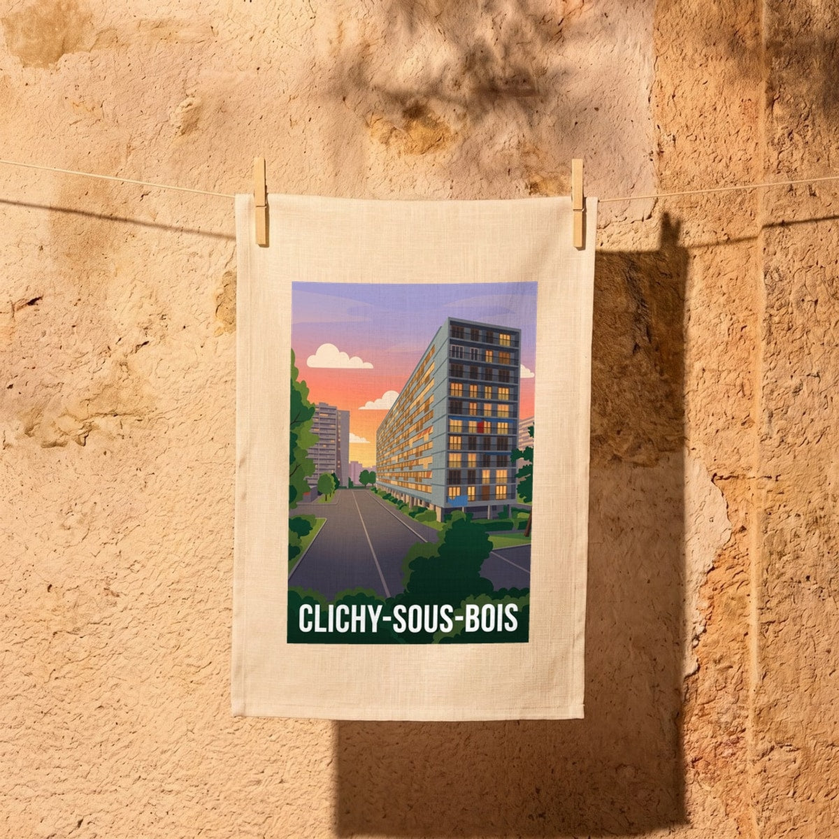 Torchon souvenir de la ville de Clichy-sous-Bois avec une illustration stylisée de son paysage urbain.