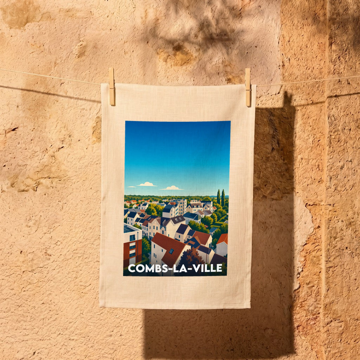 Torchon souvenir de la ville de Combs-la-Ville avec une illustration stylisée de son paysage urbain.
