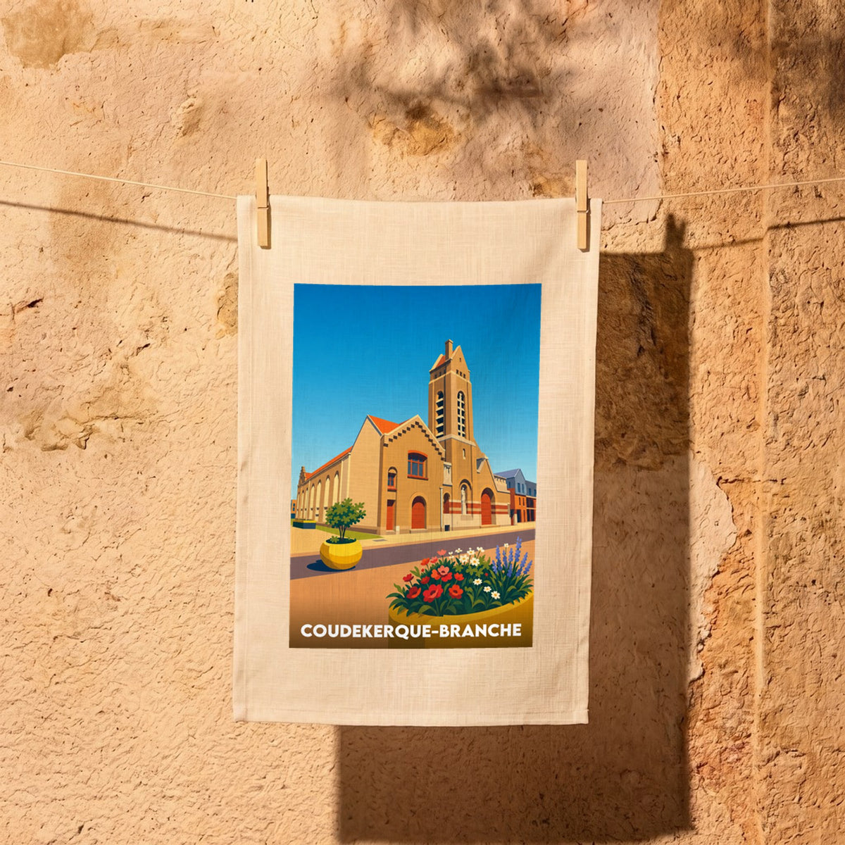 Torchon souvenir de la ville de Coudekerque-Branche avec une illustration stylisée.