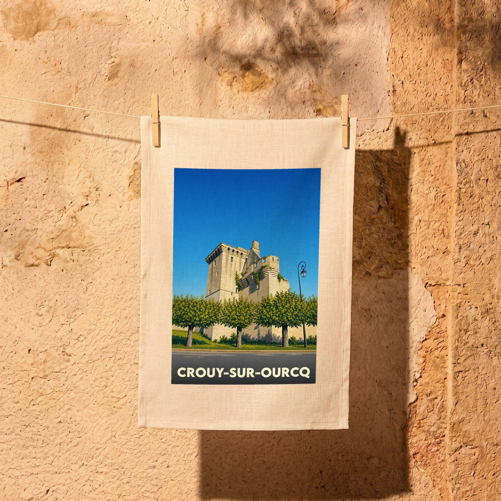 Torchon souvenir de la ville de Crouy-sur-Ourcq avec une illustration stylisée de son château.