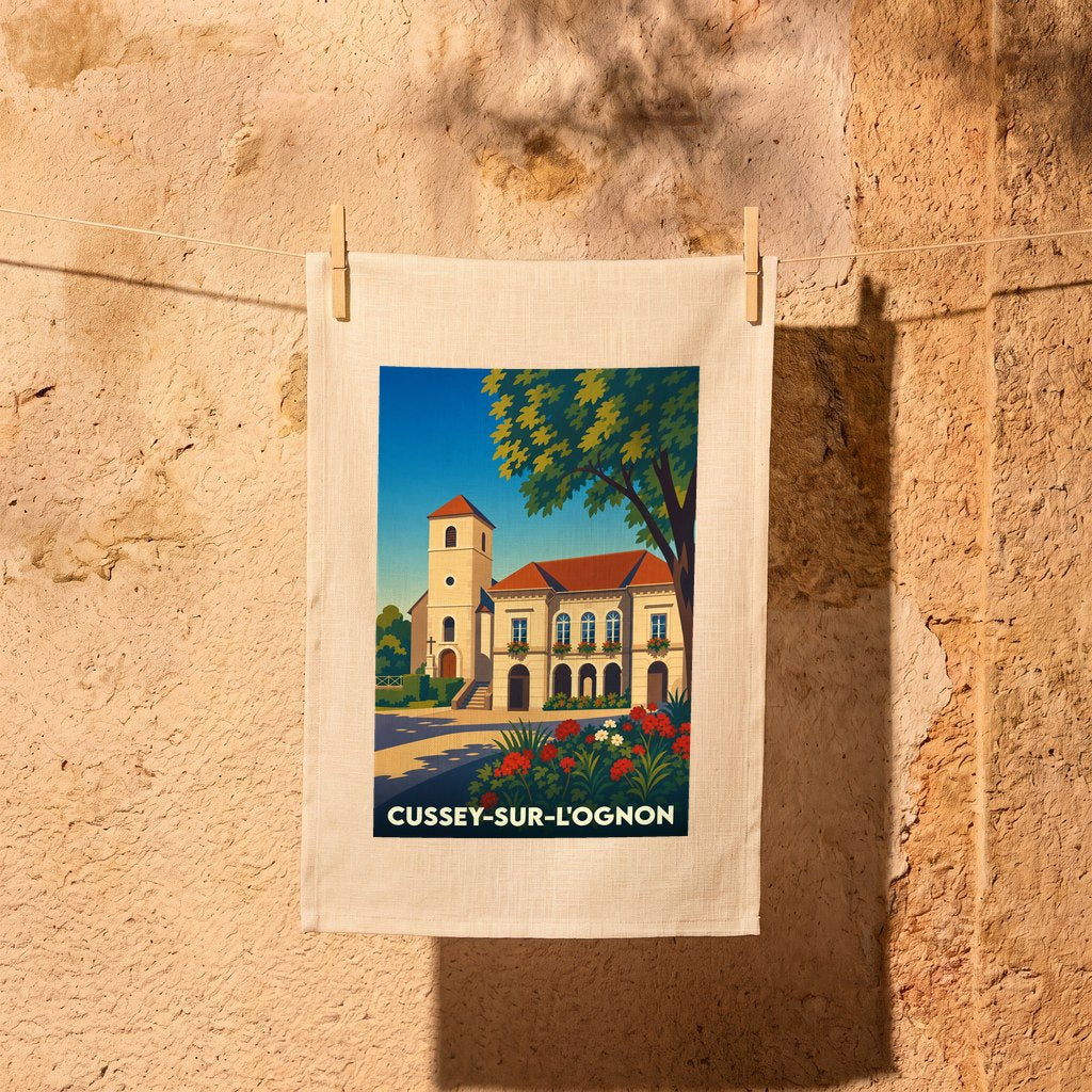 Torchon souvenir de la ville de Cussey-sur-l'Ognon avec une illustration stylisée.