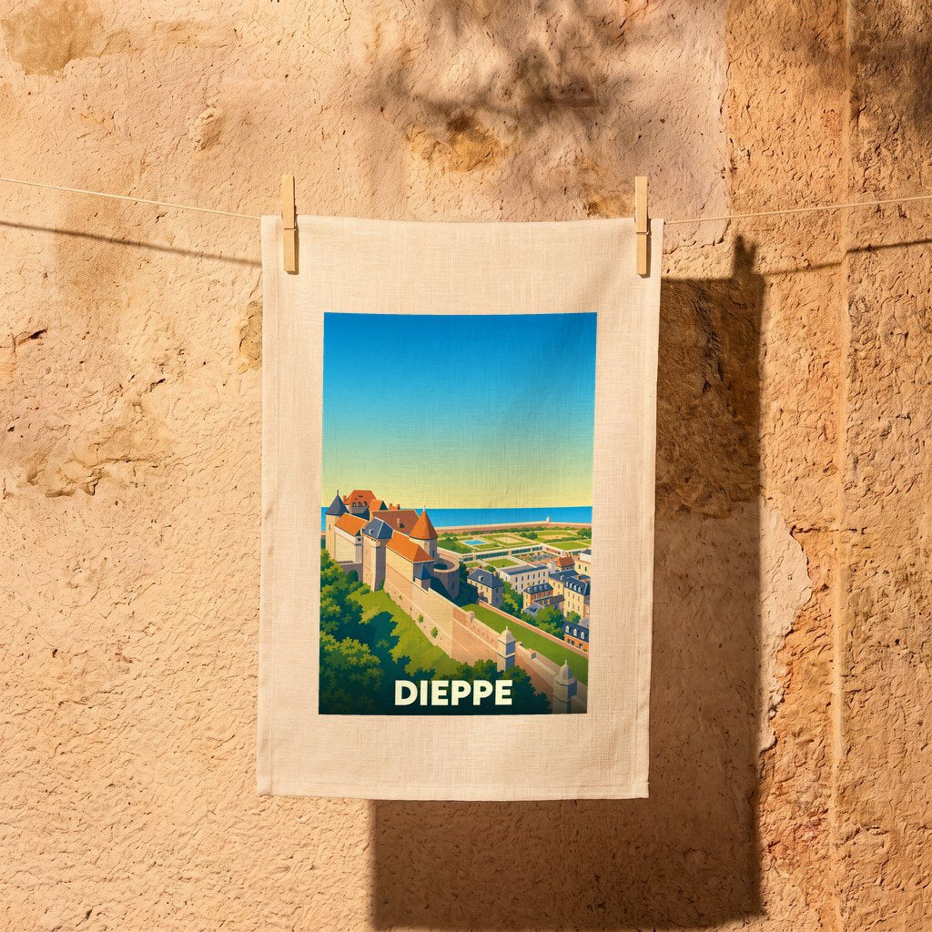 Torchon souvenir de la ville de Dieppe avec une illustration stylisée de son château et du littoral.