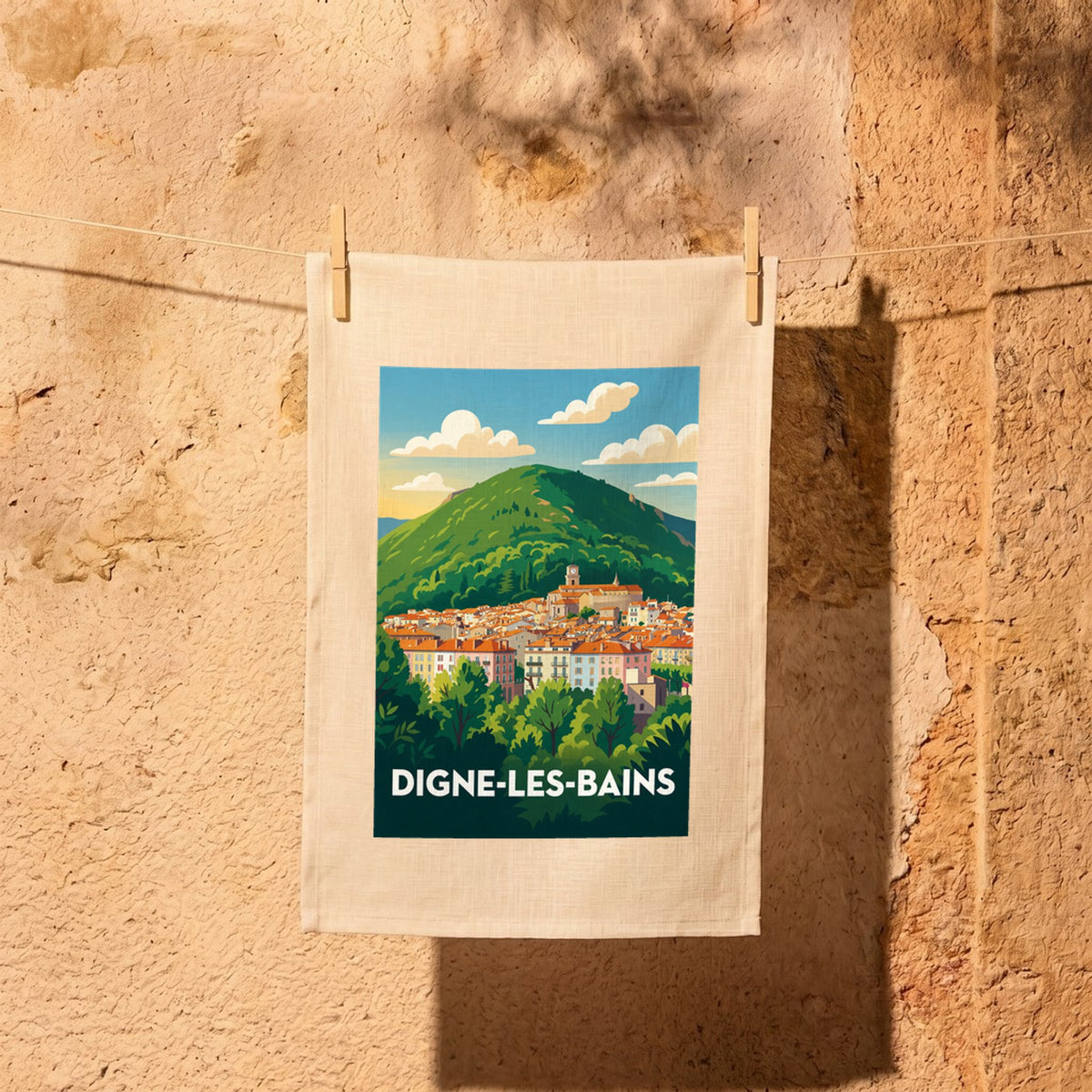 Torchon souvenir de la ville de Digne-les-Bains avec une illustration stylisée du paysage local.