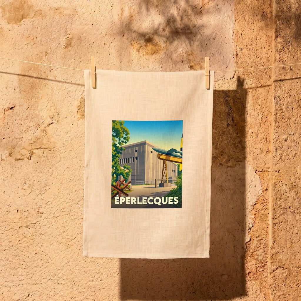 Torchon souvenir de la ville de Éperlecques avec une illustration stylisée d'un blockhaus et de missiles.