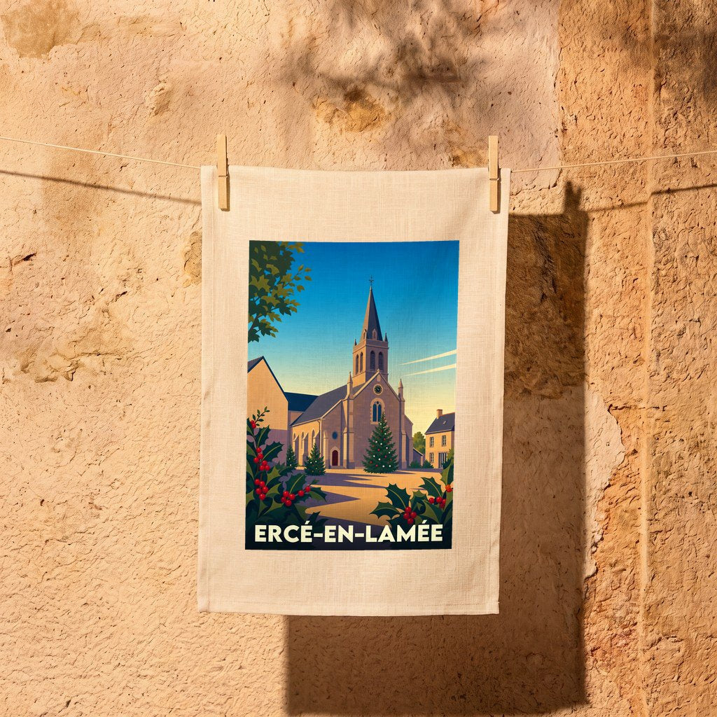 Torchon souvenir de la ville d'Ercé-en-Lamée avec une illustration stylisée de son église en période de Noël.