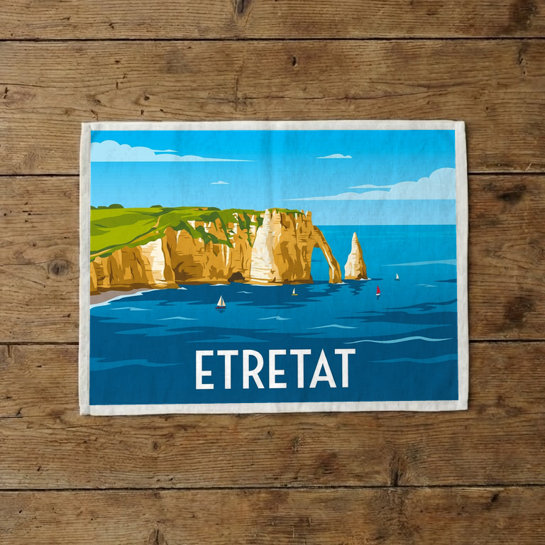 Torchon souvenir de la ville d'Étretat avec une illustration stylisée de ses célèbres falaises.