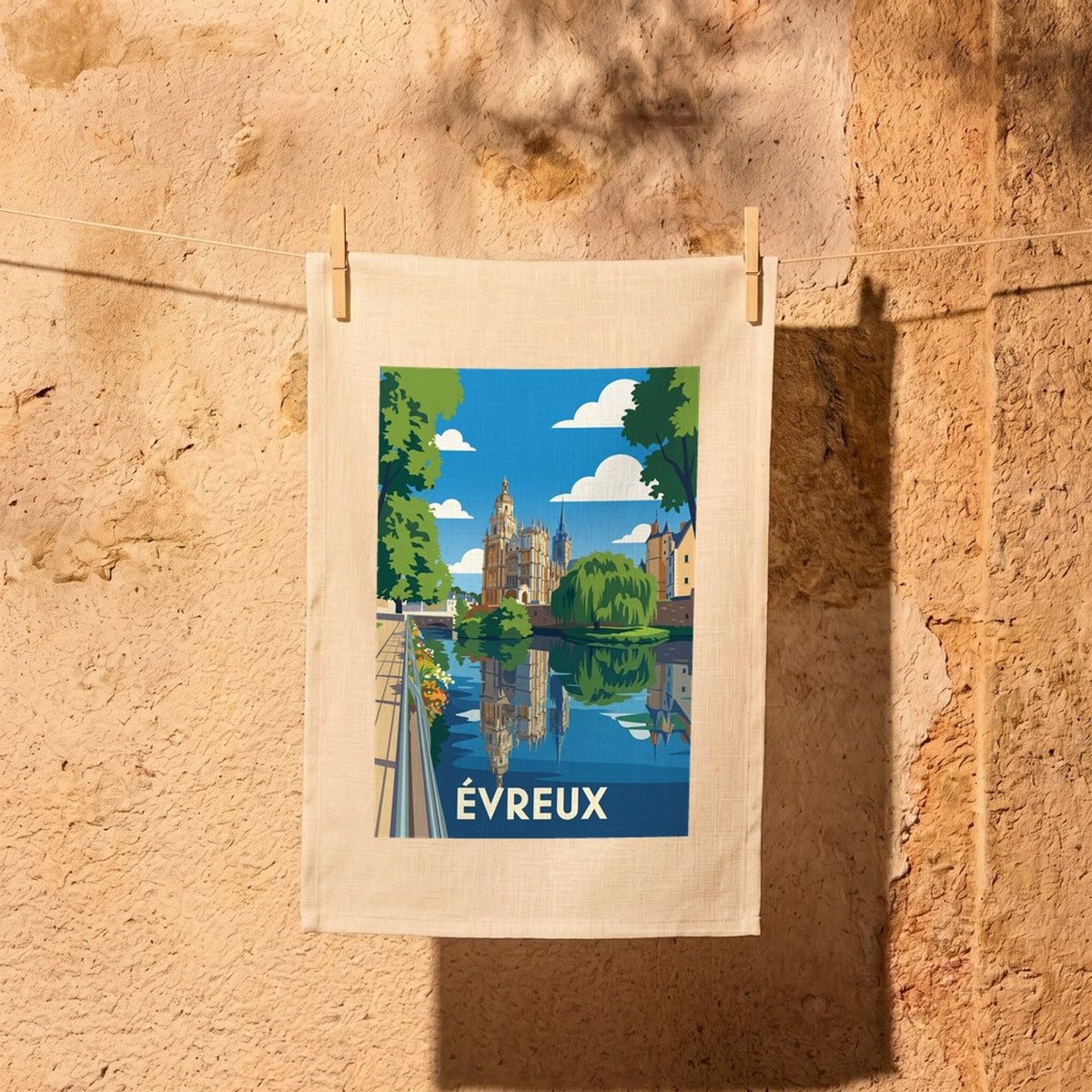 Torchon souvenir de la ville d'Évreux avec une illustration stylisée.