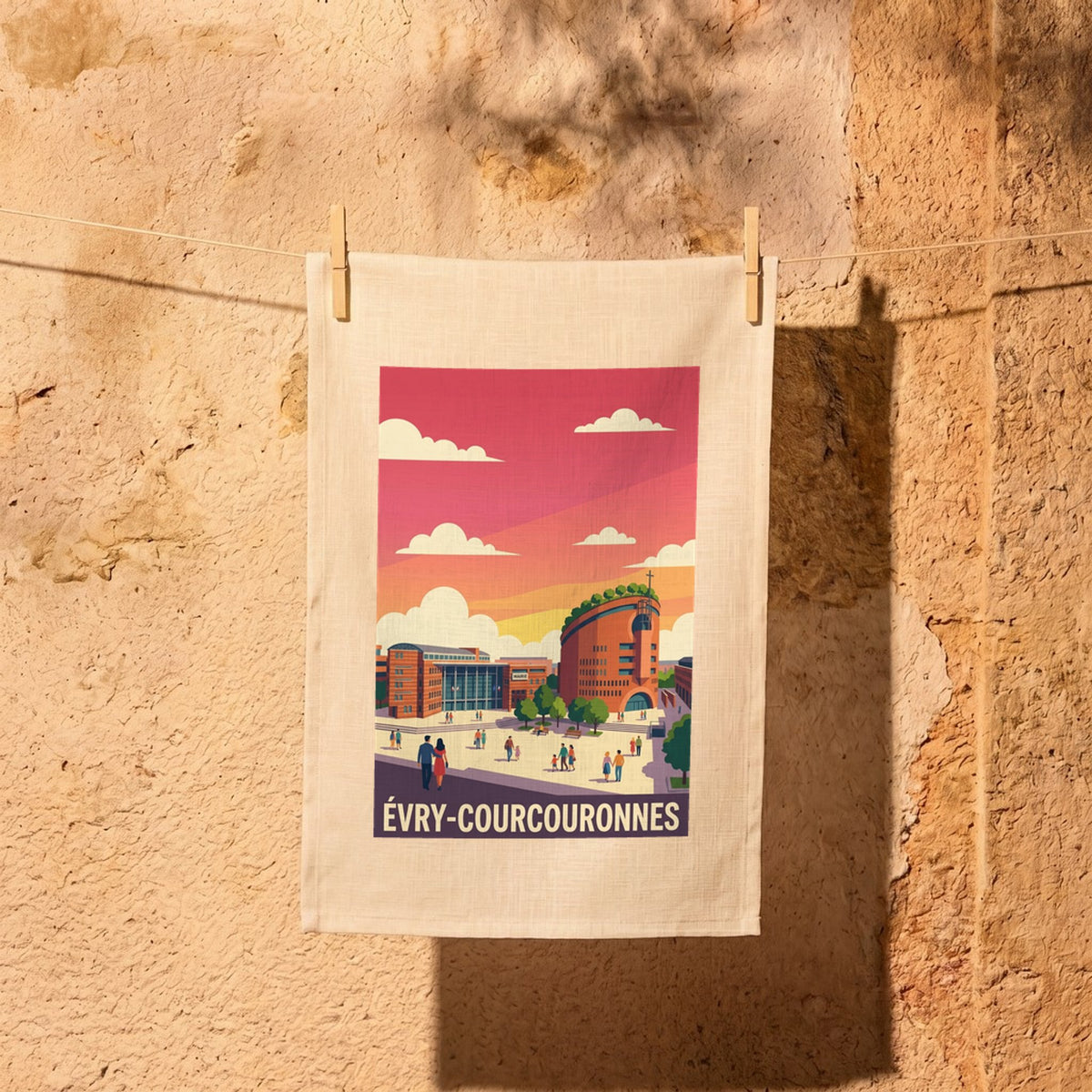 Torchon souvenir de la ville d'Évry-Courcouronnes avec une illustration stylisée de ses monuments et de sa place centrale.
