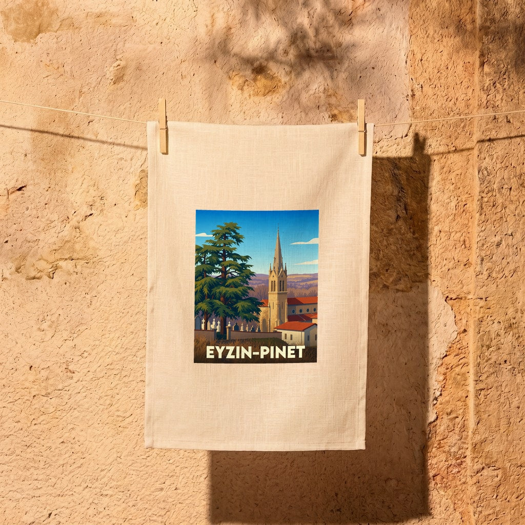 Torchon souvenir de la ville d'Eyzin-Pinet avec une illustration stylisée de son église et d'un grand cèdre.