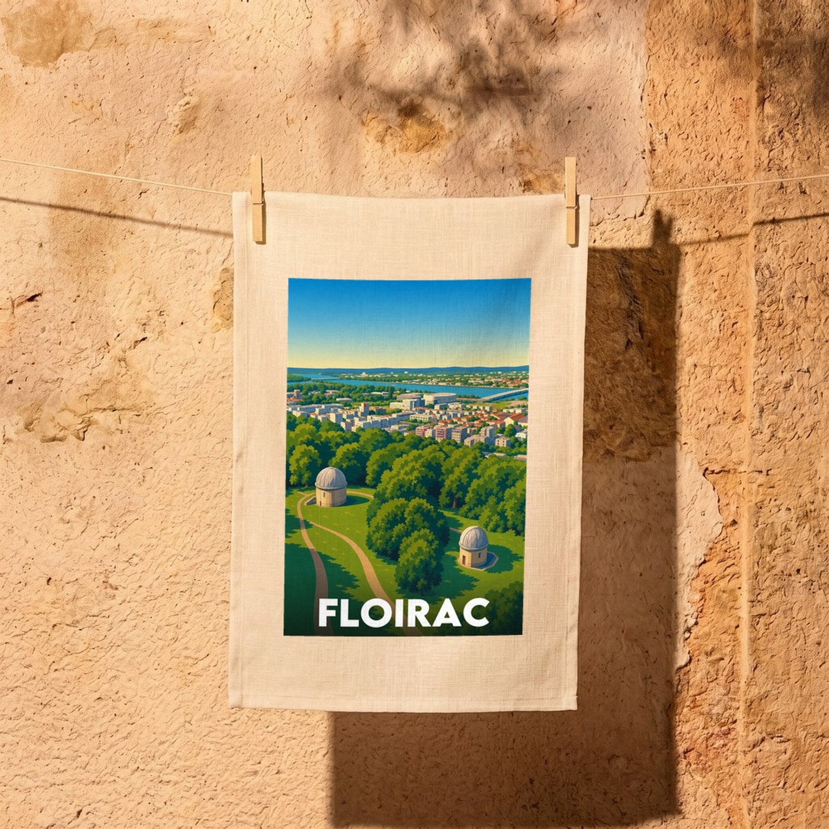 Torchon souvenir de la ville de Floirac avec une illustration stylisée de son paysage et de son observatoire.