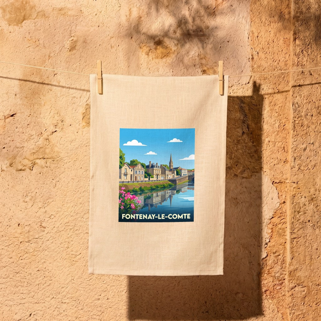 Torchon souvenir de la ville de Fontenay-le-Comte avec une illustration stylisée.
