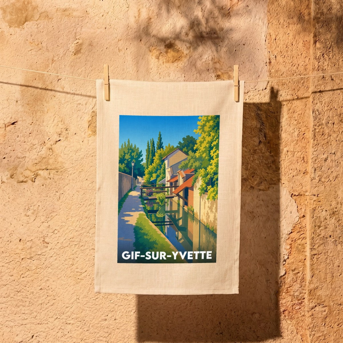 Torchon souvenir de la ville de Gif-sur-Yvette orné d'une illustration paysagère colorée.