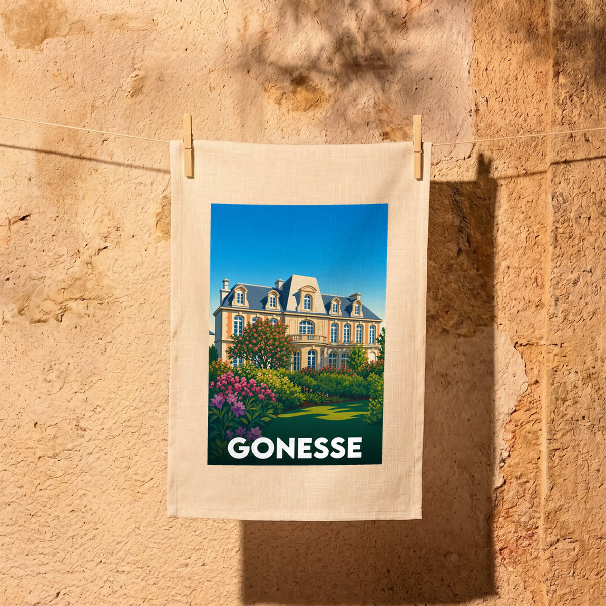 Torchon souvenir de la ville de Gonesse illustrant une élégante demeure bourgeoise entourée de jardins fleuris.