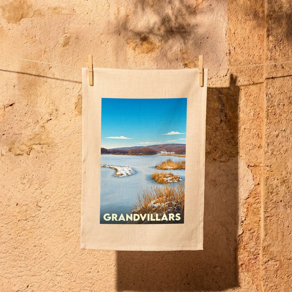 Torchon souvenir de la ville de Grandvillars orné d'une illustration paysagère stylisée.
