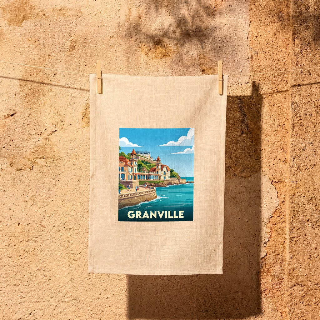 Torchon souvenir de la ville de Granville avec une illustration stylisée de son front de mer.
