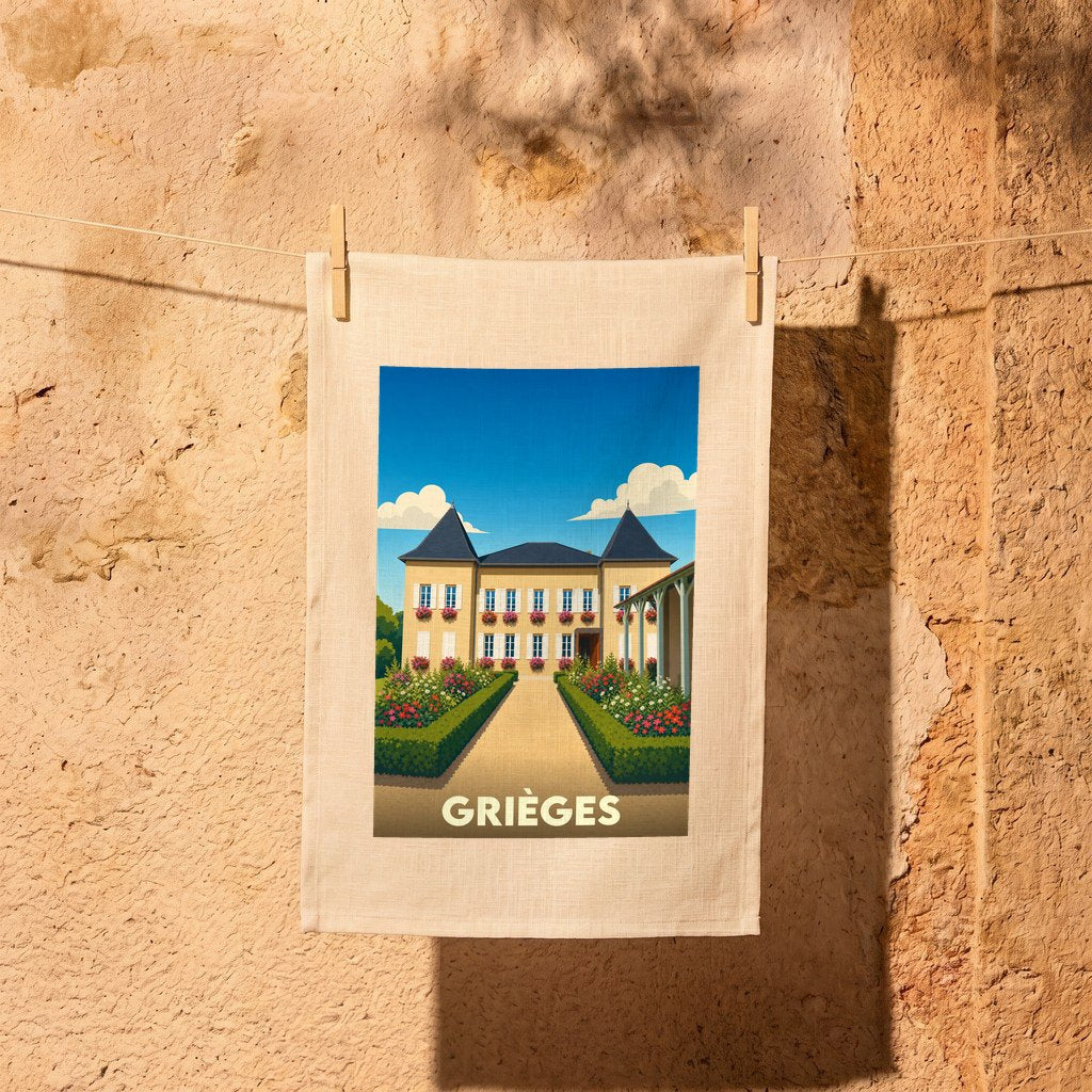 Torchon souvenir de la ville de Grièges avec une illustration stylisée d'un domaine fleuri.