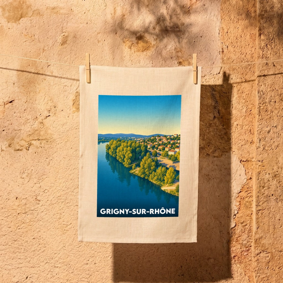 Torchon souvenir de la ville de Grigny-sur-Rhône avec une illustration stylisée des bords du Rhône.