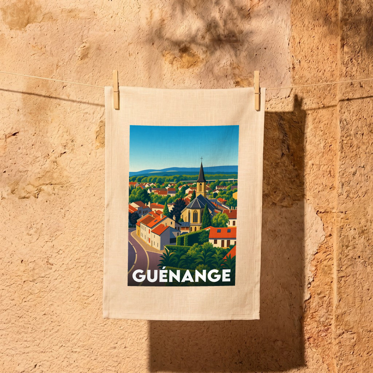 Torchon souvenir de la ville de Guénange avec une illustration stylisée.