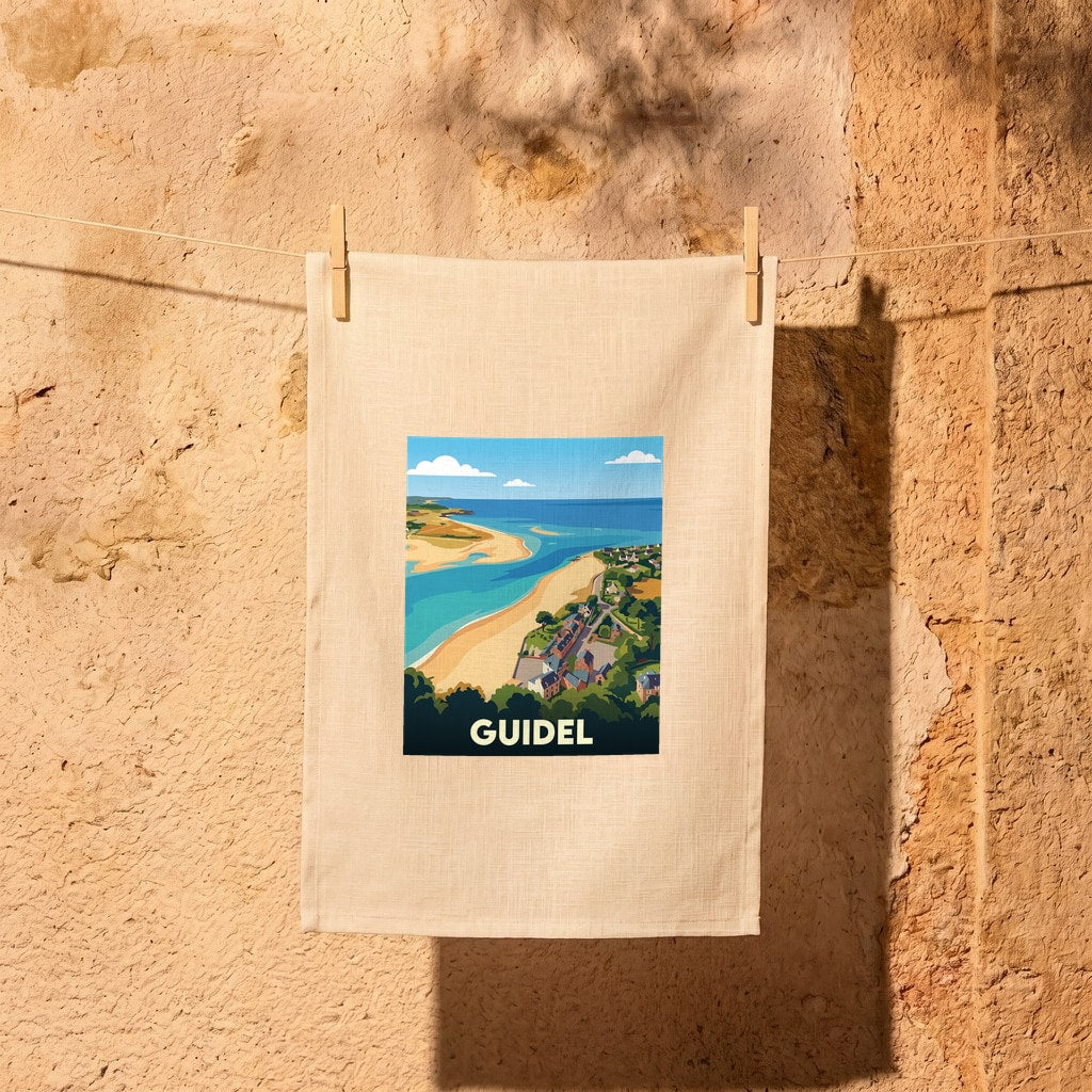 Torchon souvenir de la ville de Guidel avec une illustration stylisée de son paysage côtier.