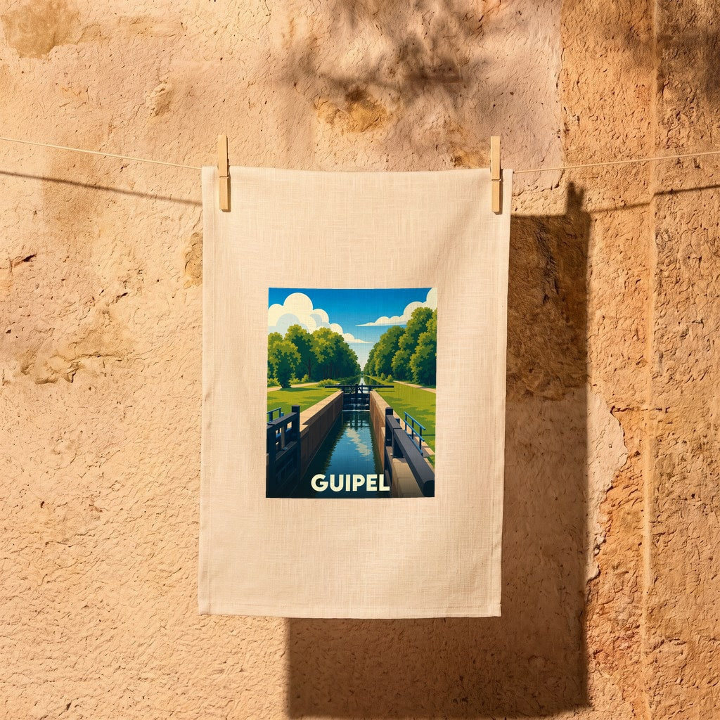 Torchon souvenir de la ville de Guipel avec une illustration stylisée d'un canal et ses écluses.