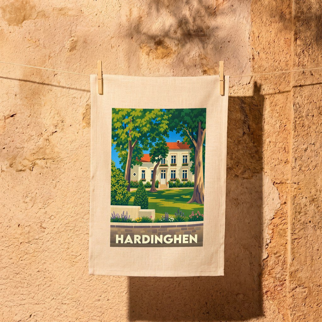 Torchon souvenir de la ville de Hardinghen avec une illustration stylisée d'une maison de maître et son jardin.