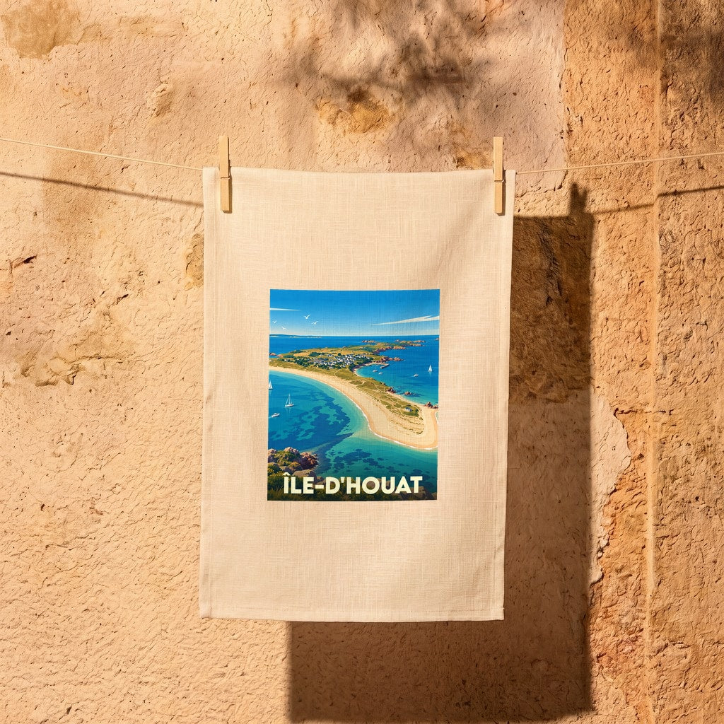Torchon souvenir de l'Île-d'Houat avec une illustration stylisée d'un paysage côtier.