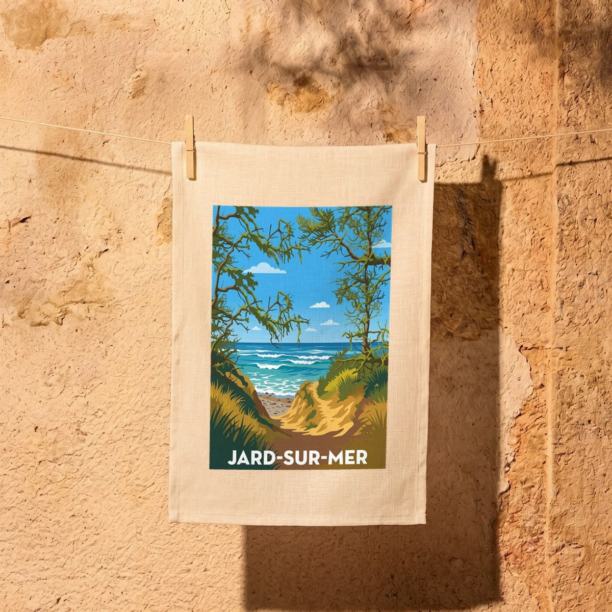 Torchon souvenir de la ville de Jard-sur-Mer avec une illustration stylisée de son paysage côtier.