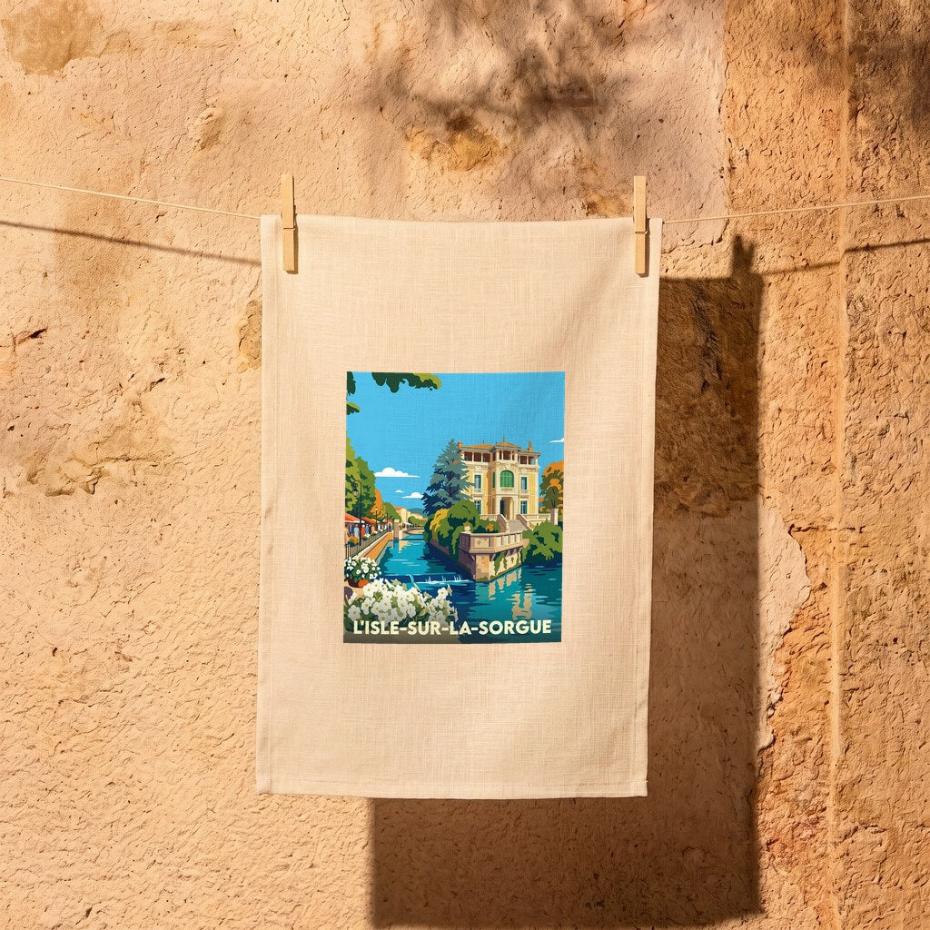 Torchon souvenir de la ville de L'Isle-sur-la-Sorgue avec une illustration colorée et stylisée.