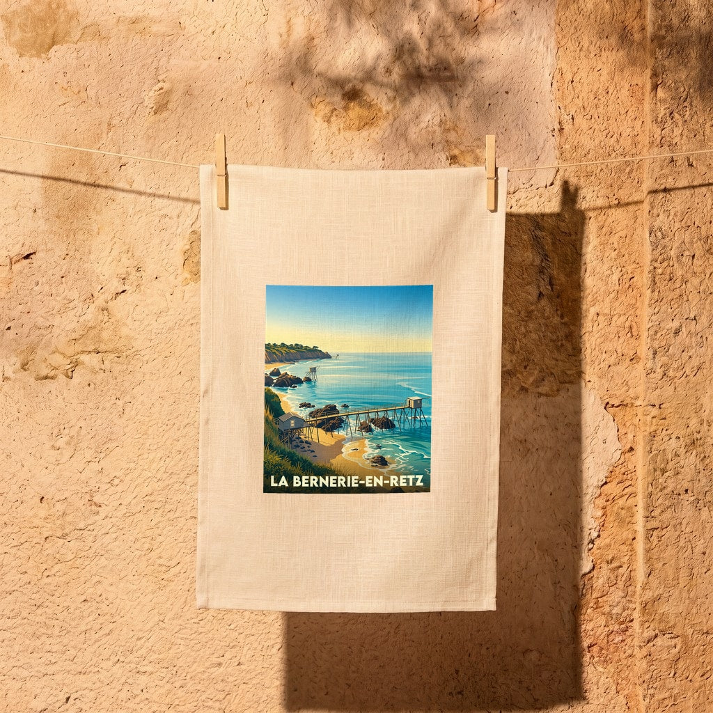Torchon souvenir de la ville de La Bernerie-en-Retz avec une illustration stylisée de son littoral.
