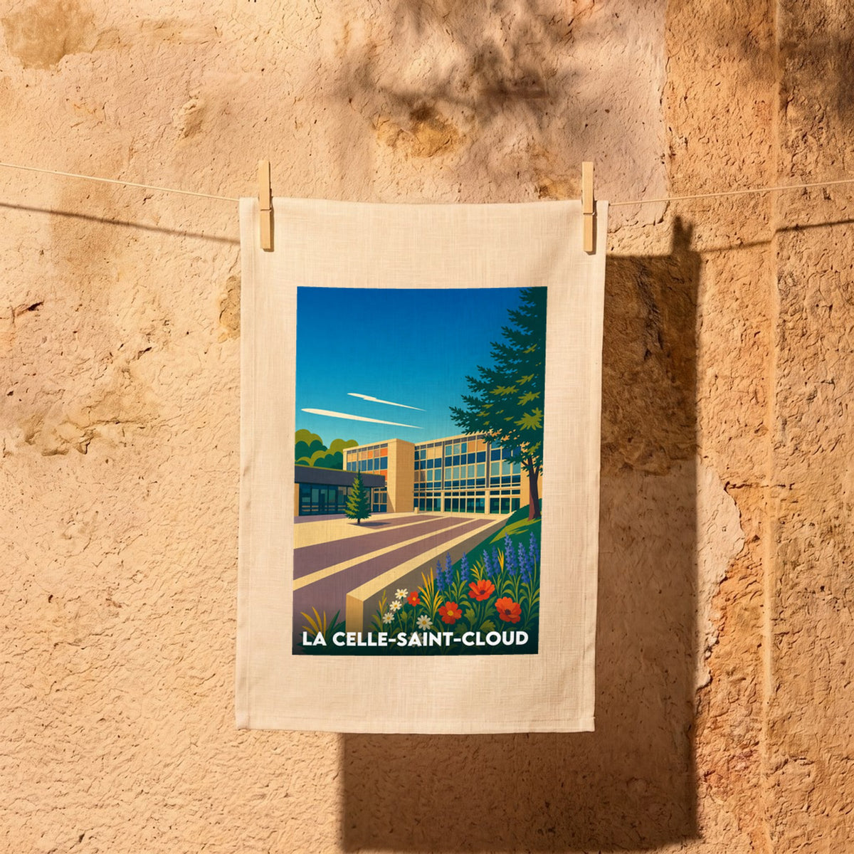 Torchon souvenir de la ville de La Celle-Saint-Cloud avec une illustration stylisée.