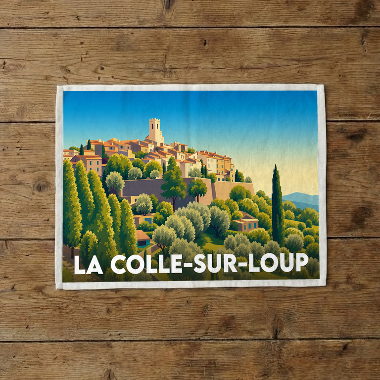 Torchon souvenir de la ville de La Colle-sur-Loup avec une illustration stylisée du village perché.
