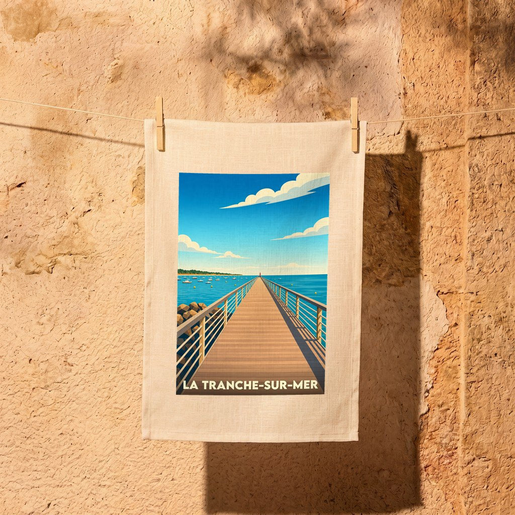 Torchon souvenir de la ville de La Tranche-sur-Mer avec une illustration stylisée de son ponton face à la mer.