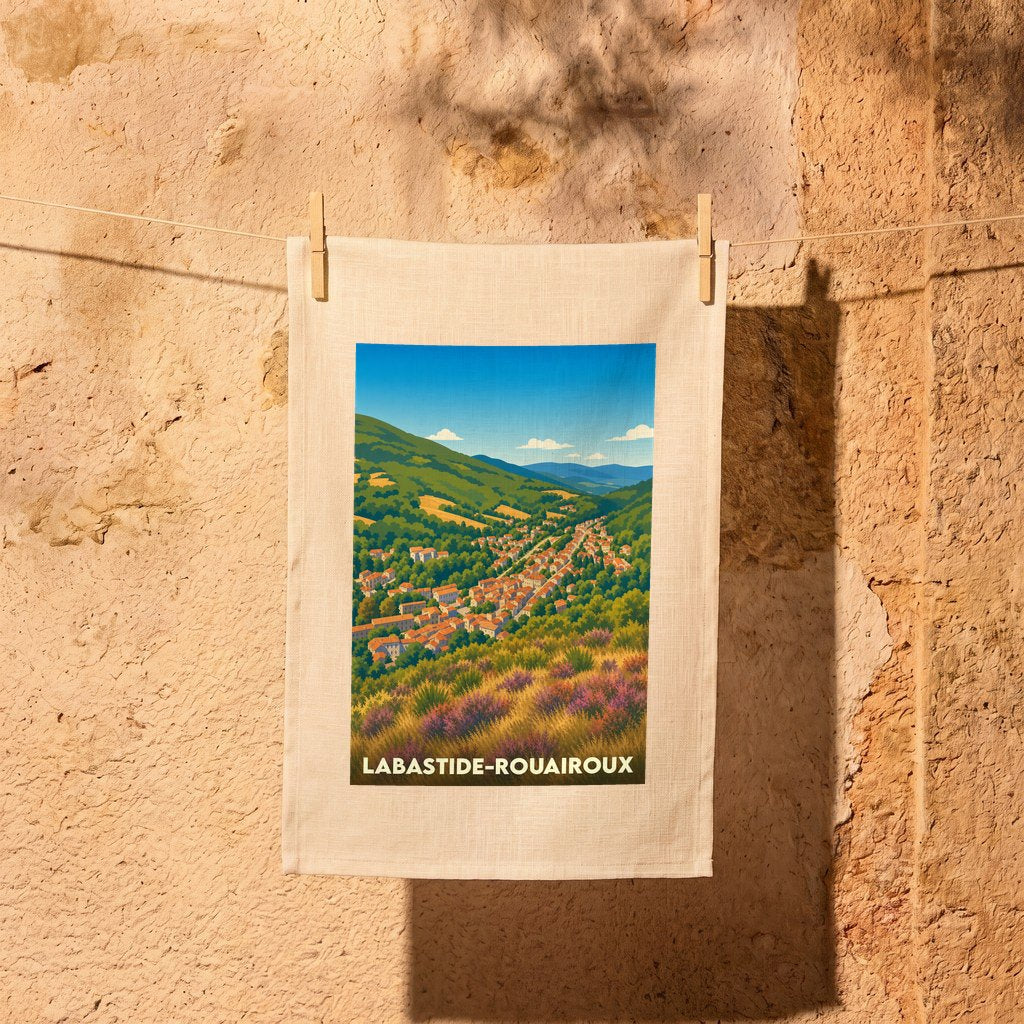 Torchon souvenir de la ville de Labastide-Rouairoux avec une illustration paysagère stylisée.