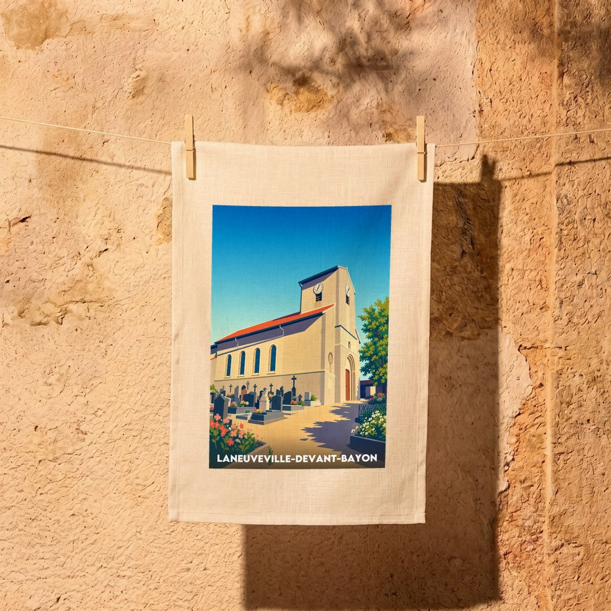 Torchon souvenir de la ville de Laneuveville-devant-Bayon avec une illustration stylisée.