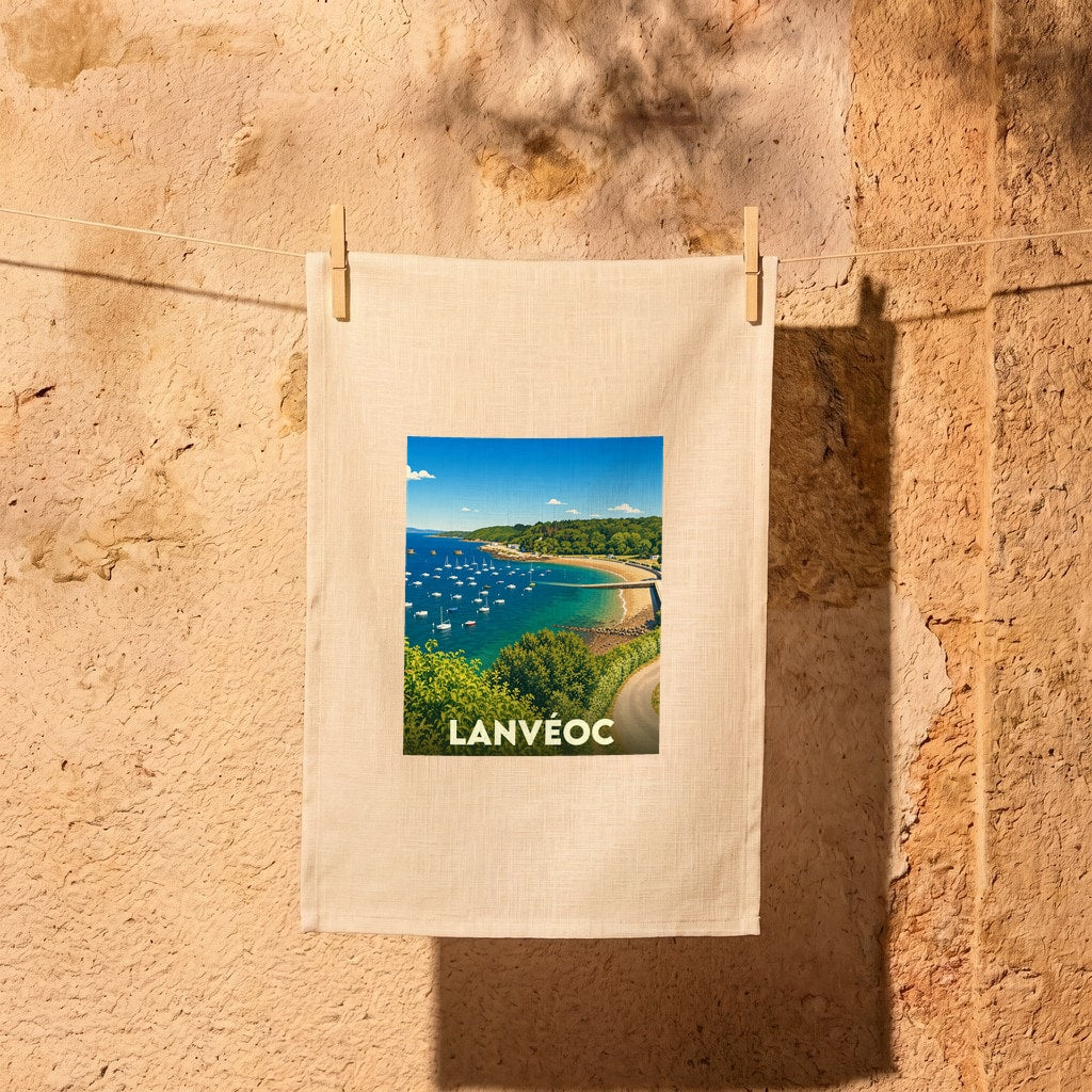 Torchon souvenir de la ville de Lanvéoc avec une illustration stylisée de son littoral.