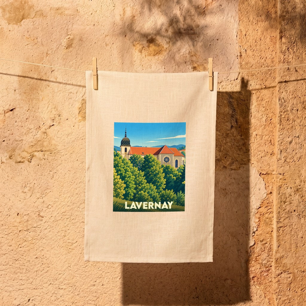 Torchon souvenir de la ville de Lavernay avec une illustration stylisée d'une église entourée de verdure.