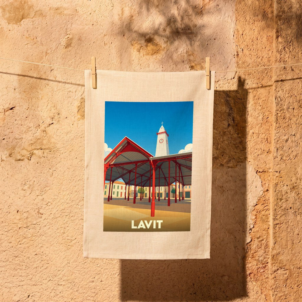 Torchon souvenir de la ville de Lavit orné d'une illustration stylisée de sa halle et de son clocher.
