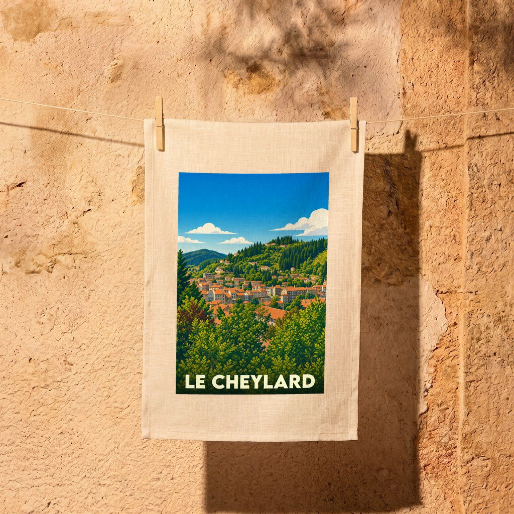 Torchon souvenir de la ville de Le Cheylard avec une illustration stylisée de ses paysages vallonnés.