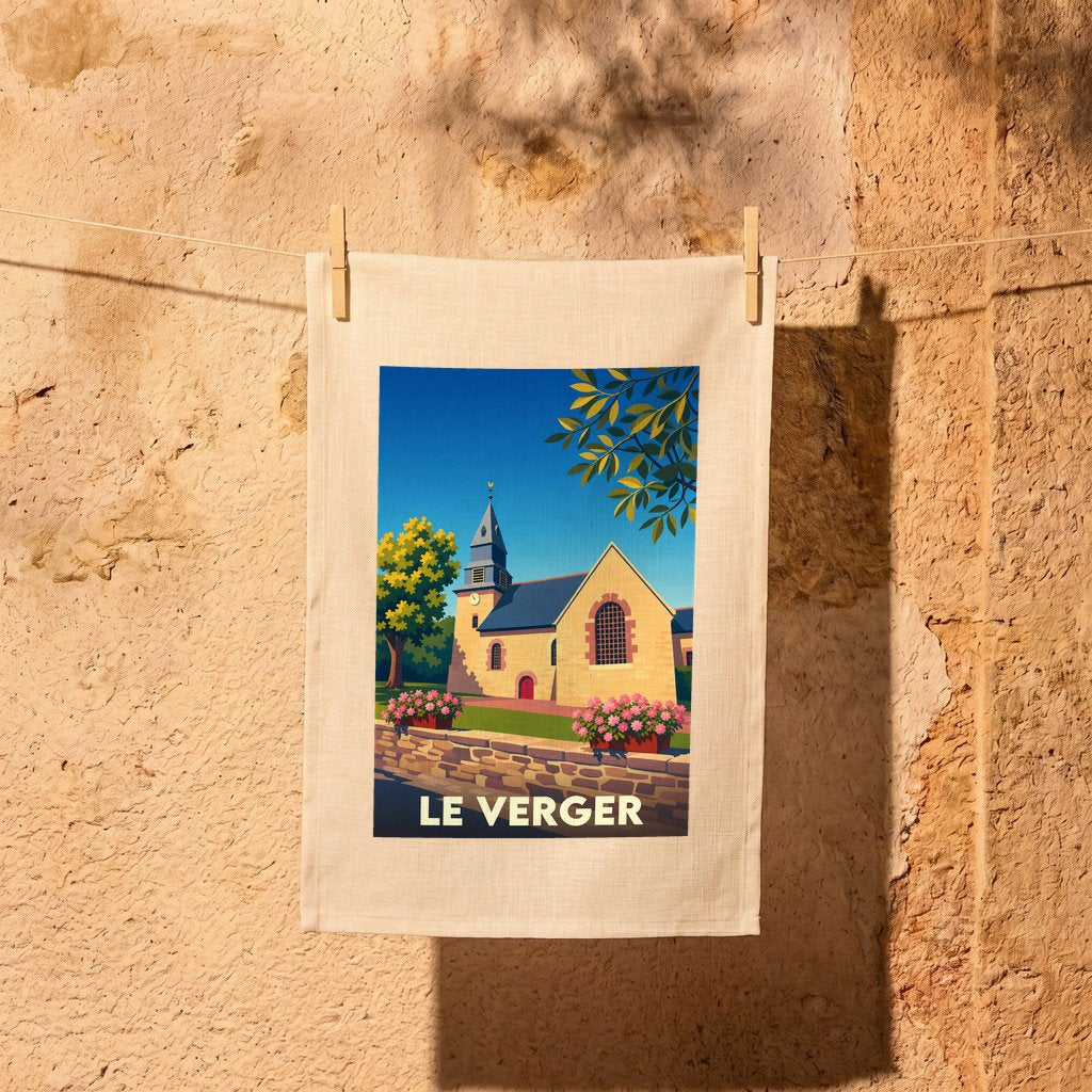 Torchon souvenir de la ville de Le Verger avec une illustration stylisée d'une église sous un ciel bleu.