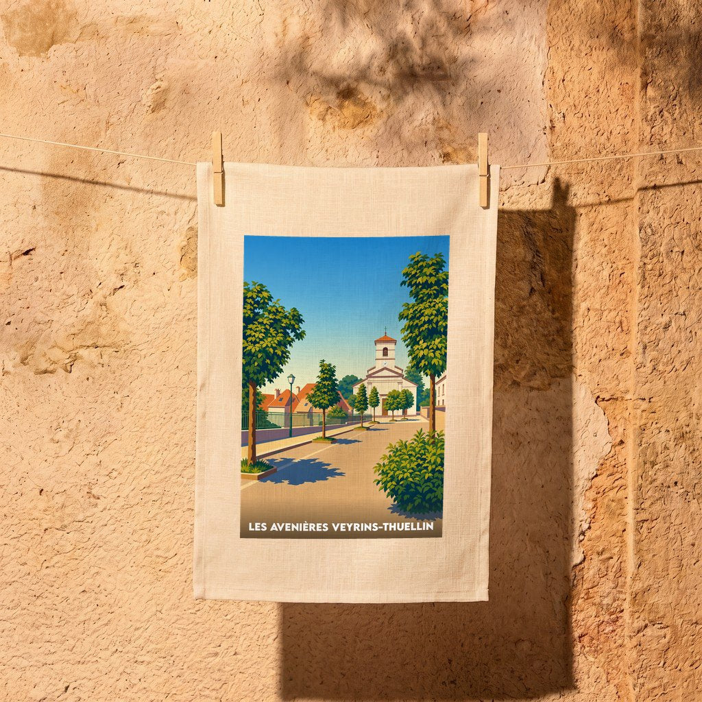 Torchon souvenir de la ville de Les Avenières Veyrins-Thuellin avec une illustration stylisée d'une place arborée et de son église.