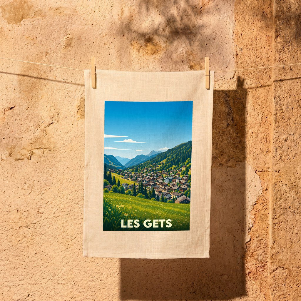 Torchon souvenir de la ville de Les Gets illustré par un paysage de montagne stylisé.