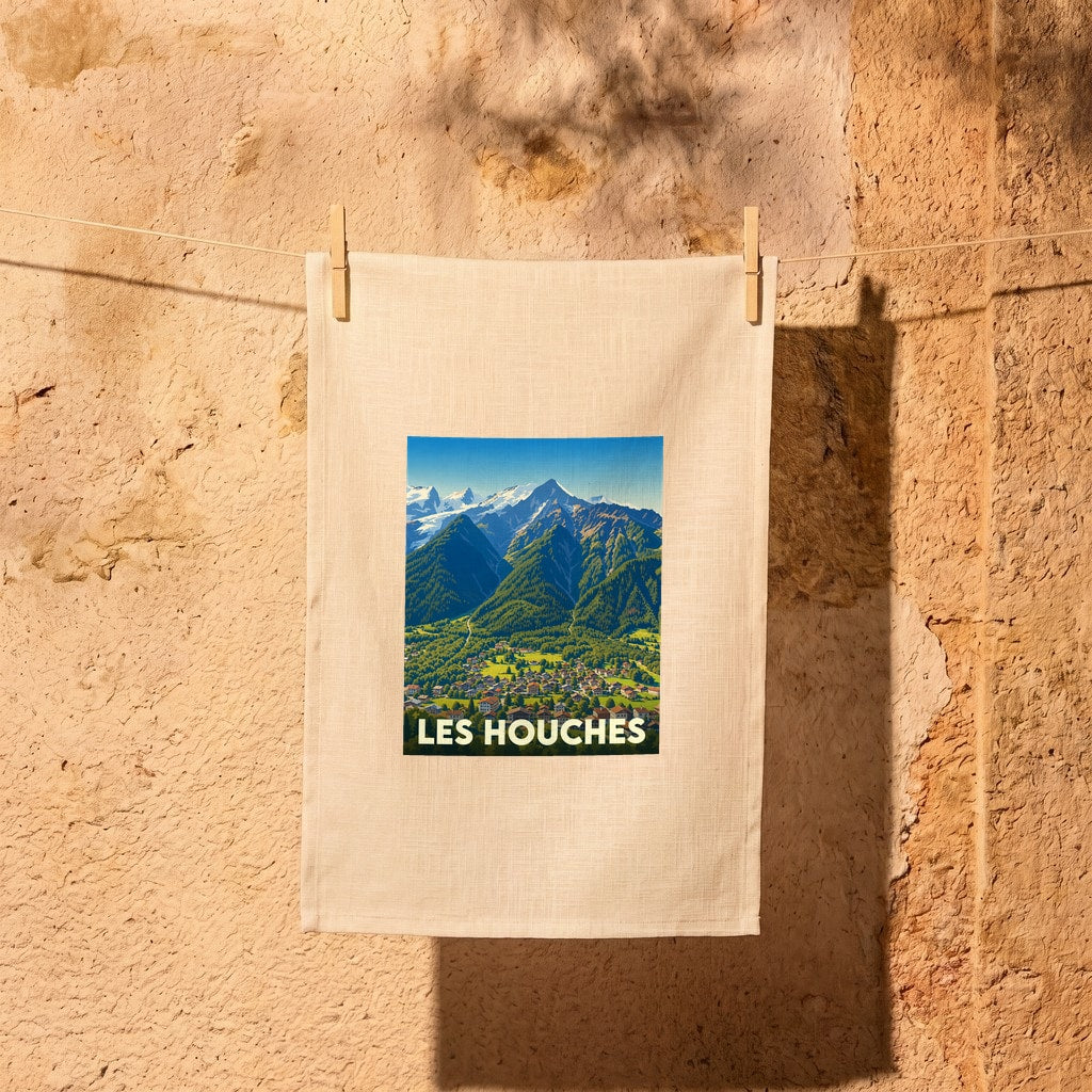 Torchon souvenir de la ville de Les Houches illustré d'un paysage de montagne.