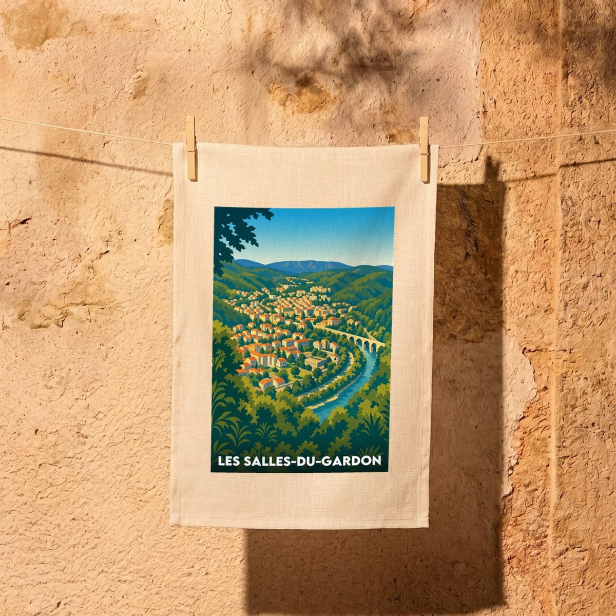 Torchon souvenir de la ville de Les Salles-du-Gardon avec une illustration stylisée.