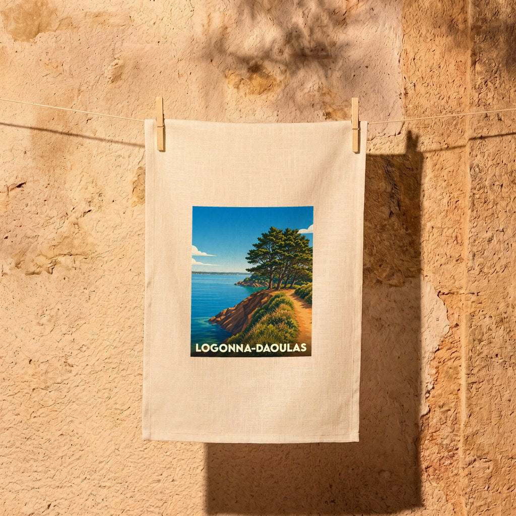 Torchon souvenir de Logonna-Daoulas illustré d'un sentier côtier surplombant la mer.