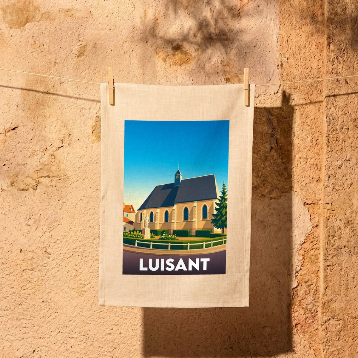 Torchon souvenir de la ville de Luisant avec une illustration stylisée de son église et de son centre-ville.