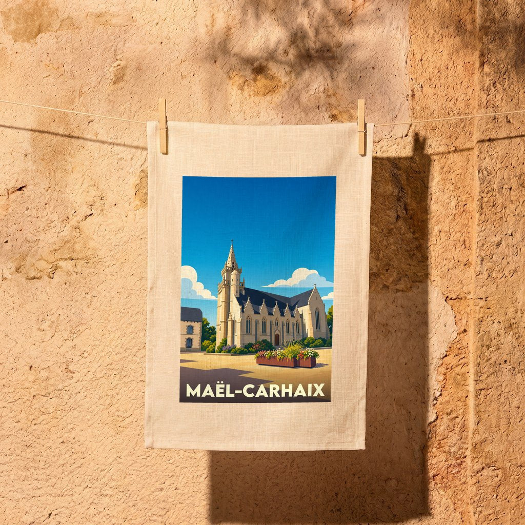 Torchon souvenir de la ville de Maël-Carhaix avec une illustration stylisée de son église.
